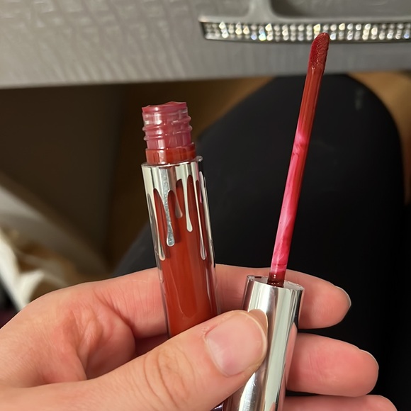 BRAND NAME Liquid Lipsticks - Picture 5 of 10